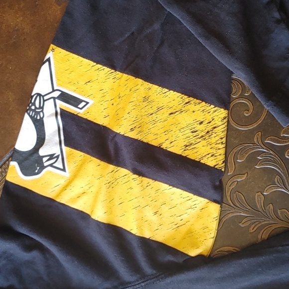 3/$20 Pittsburg Penguins Old Time Hockey Shirt - Picture 4 of 5